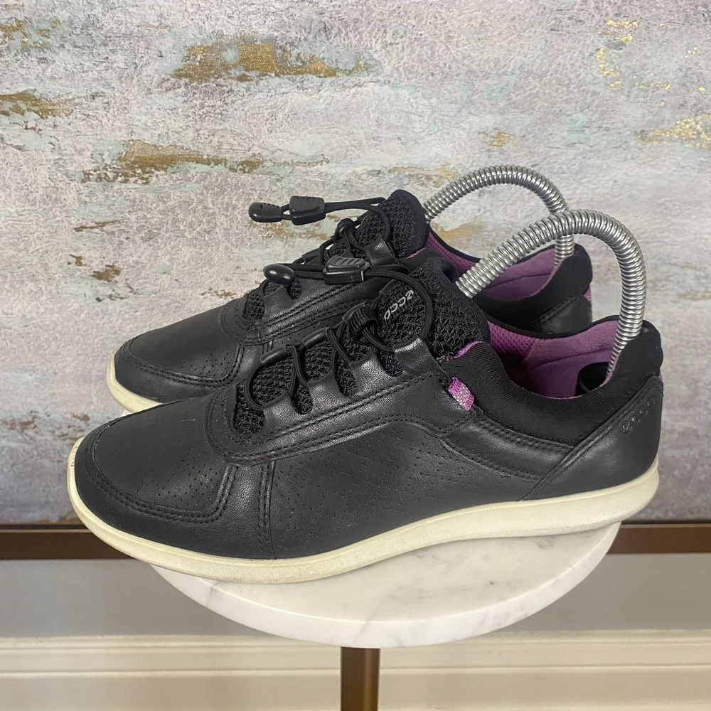 ECCO Shoes Womens Size 6 EU 37 Black Leather Lace Up Walking Comfort Sneakers